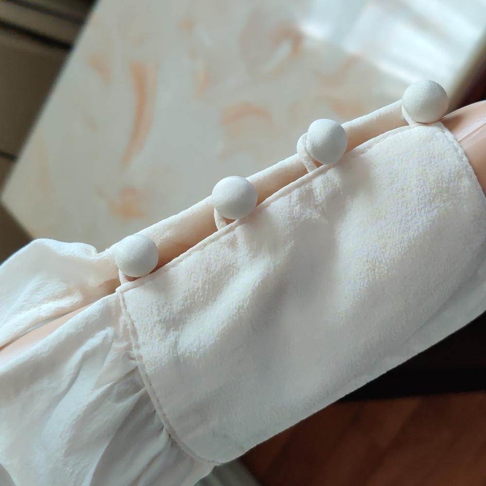 Elegant White Silk Blouse with Pink Bow - Picture 4 of 9